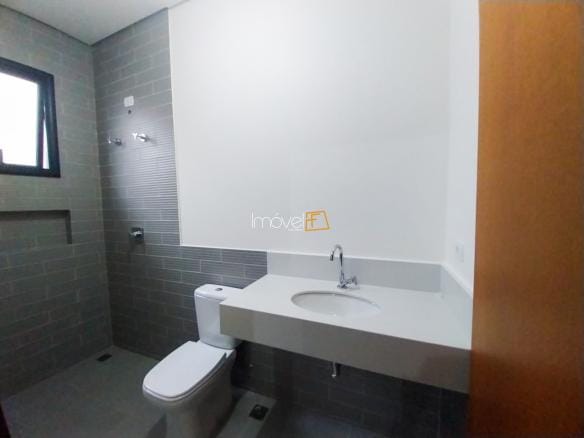 Casa à Venda em Ubatuba no Condomínio Salga Lagoinha com 4 suítes e 260m²