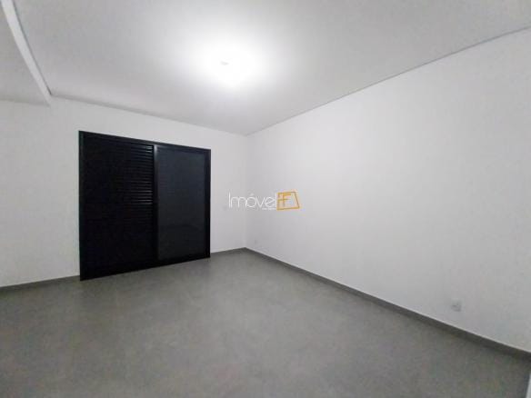 Casa à Venda em Ubatuba no Condomínio Salga Lagoinha com 4 suítes e 260m²