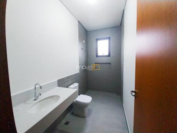 Casa à Venda em Ubatuba no Condomínio Salga Lagoinha com 4 suítes e 260m²