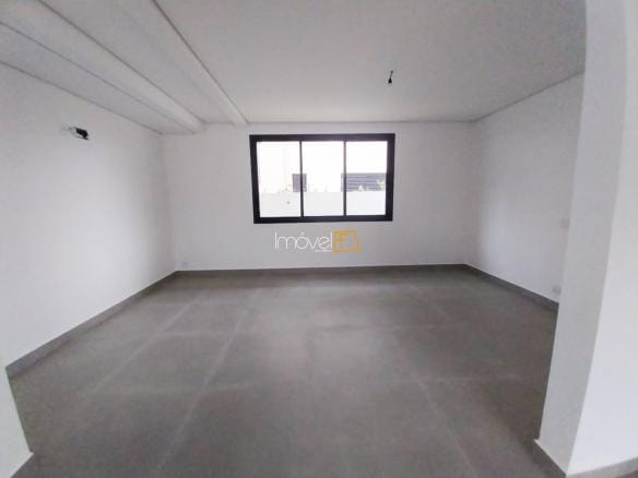 Casa à Venda em Ubatuba no Condomínio Salga Lagoinha com 4 suítes e 260m²