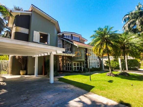 Casa à Venda em Ubatuba no Condomínio Recanto da Lagoinha com 3 suítes e 244 m²