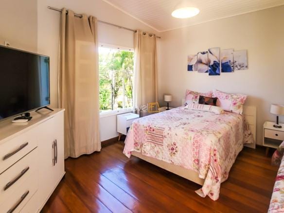 Casa à Venda em Ubatuba no Condomínio Recanto da Lagoinha com 3 suítes e 244 m²