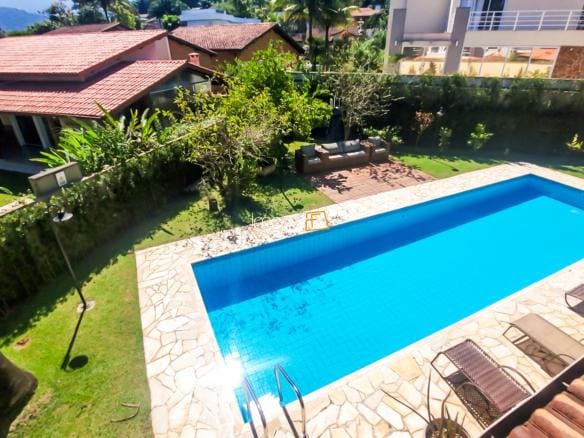 Casa à Venda em Ubatuba no Condomínio Recanto da Lagoinha com 3 suítes e 244 m²