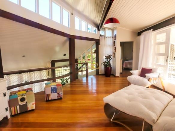 Casa à Venda em Ubatuba no Condomínio Recanto da Lagoinha com 3 suítes e 244 m²