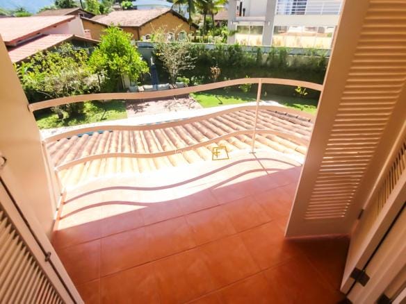 Casa à Venda em Ubatuba no Condomínio Recanto da Lagoinha com 3 suítes e 244 m²