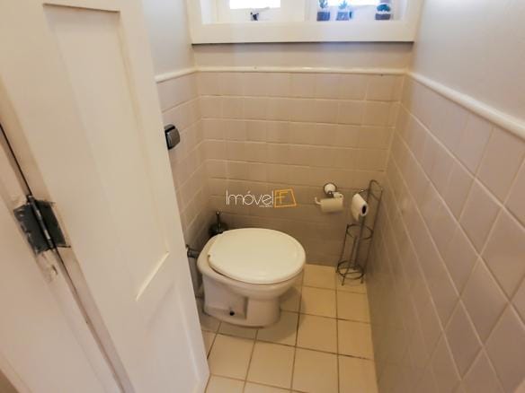 Casa à Venda em Ubatuba no Condomínio Recanto da Lagoinha com 3 suítes e 244 m²