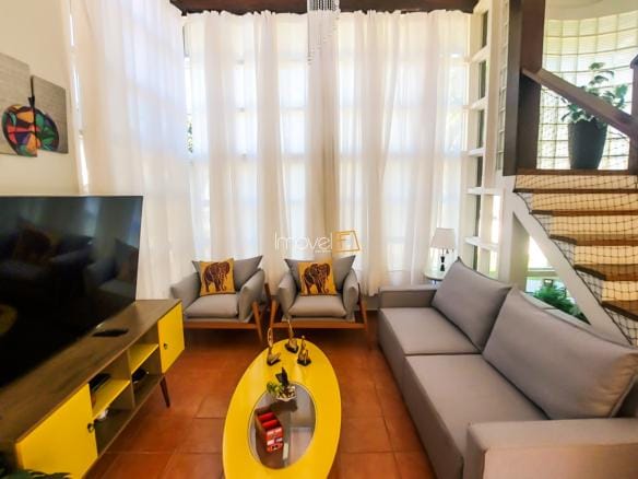 Casa à Venda em Ubatuba no Condomínio Recanto da Lagoinha com 3 suítes e 244 m²