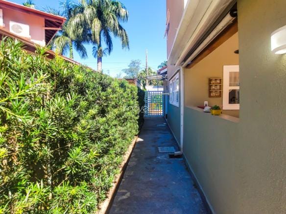 Casa à Venda em Ubatuba no Condomínio Recanto da Lagoinha com 3 suítes e 244 m²
