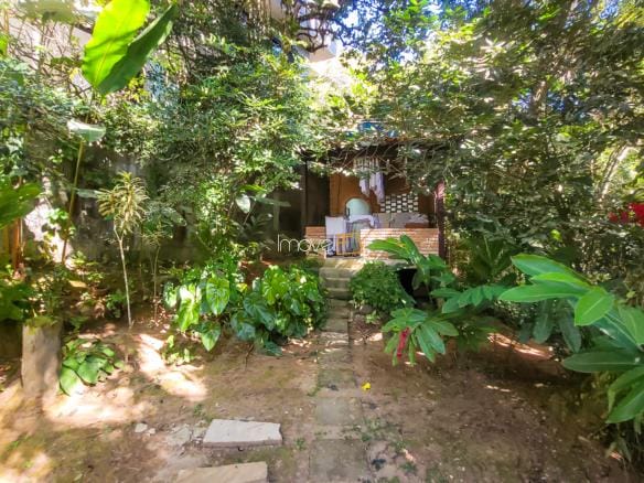 Casa de Condomínio para venda com 6 quartos sendo 4 suites em Praia Vermelha com 242m²
