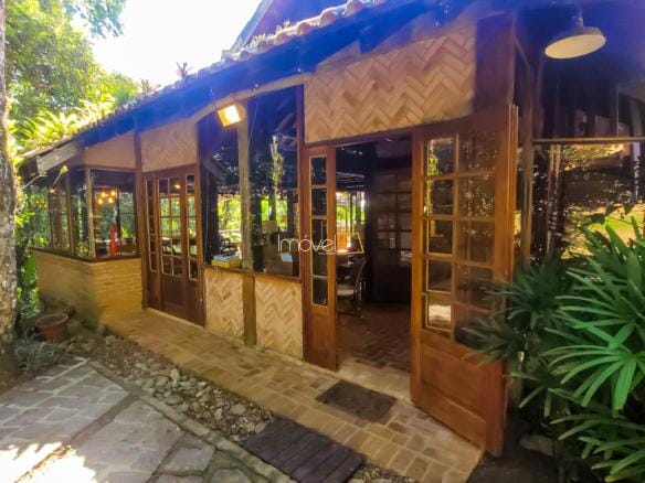 Casa de Condomínio para venda com 6 quartos sendo 4 suites em Praia Vermelha com 242m²