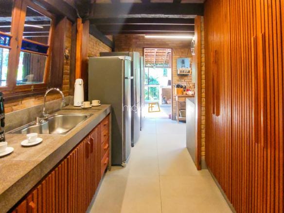 Casa de Condomínio para venda com 6 quartos sendo 4 suites em Praia Vermelha com 242m²