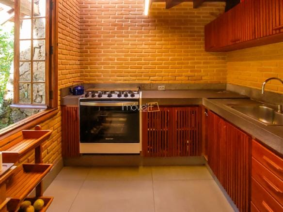 Casa de Condomínio para venda com 6 quartos sendo 4 suites em Praia Vermelha com 242m²