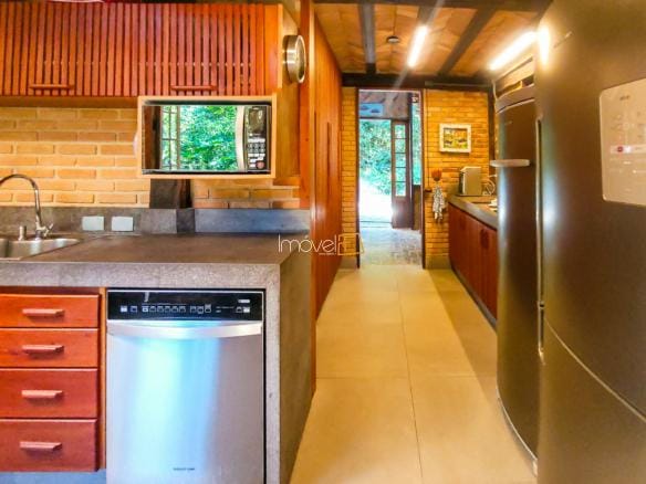 Casa de Condomínio para venda com 6 quartos sendo 4 suites em Praia Vermelha com 242m²