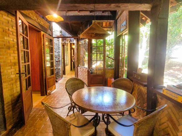 Casa de Condomínio para venda com 6 quartos sendo 4 suites em Praia Vermelha com 242m²