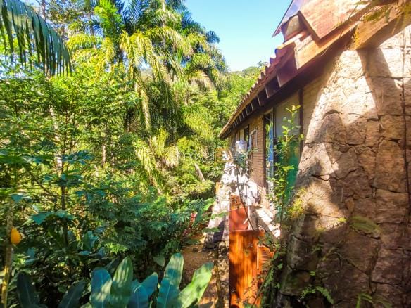 Casa de Condomínio para venda com 6 quartos sendo 4 suites em Praia Vermelha com 242m²