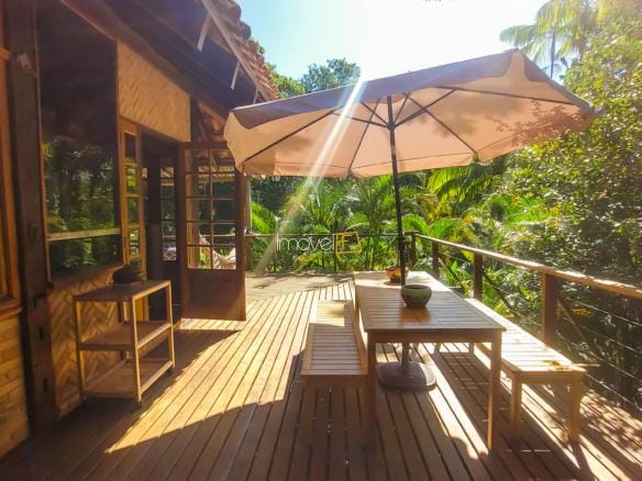 Casa de Condomínio para venda com 6 quartos sendo 4 suites em Praia Vermelha com 242m²