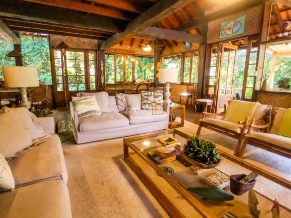 Casa de Condomínio para venda com 6 quartos sendo 4 suites em Praia Vermelha com 242m²