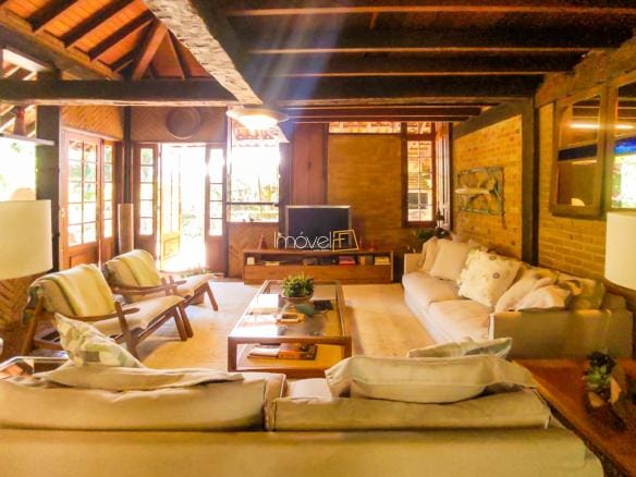 Casa de Condomínio para venda com 6 quartos sendo 4 suites em Praia Vermelha com 242m²