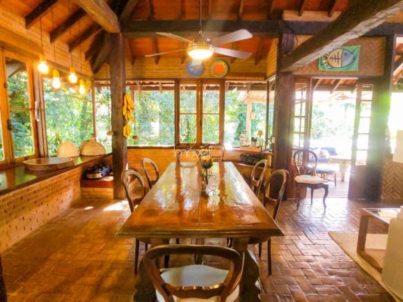 Casa de Condomínio para venda com 6 quartos sendo 4 suites em Praia Vermelha com 242m²