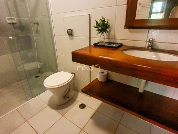 Casa de Condomínio para venda com 6 quartos sendo 4 suites em Praia Vermelha com 242m²