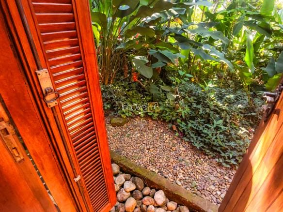 Casa de Condomínio para venda com 6 quartos sendo 4 suites em Praia Vermelha com 242m²