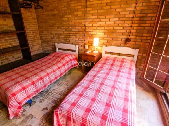 Casa de Condomínio para venda com 6 quartos sendo 4 suites em Praia Vermelha com 242m²