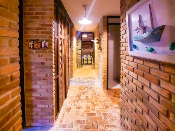 Casa de Condomínio para venda com 6 quartos sendo 4 suites em Praia Vermelha com 242m²