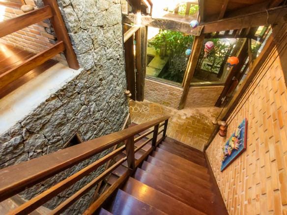 Casa de Condomínio para venda com 6 quartos sendo 4 suites em Praia Vermelha com 242m²
