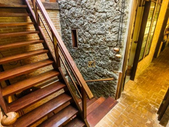 Casa de Condomínio para venda com 6 quartos sendo 4 suites em Praia Vermelha com 242m²