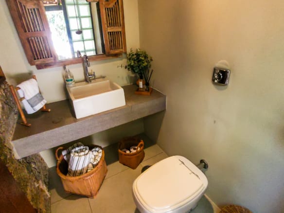 Casa de Condomínio para venda com 6 quartos sendo 4 suites em Praia Vermelha com 242m²