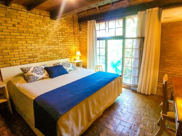 Casa de Condomínio para venda com 6 quartos sendo 4 suites em Praia Vermelha com 242m²