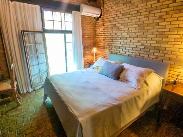 Casa de Condomínio para venda com 6 quartos sendo 4 suites em Praia Vermelha com 242m²