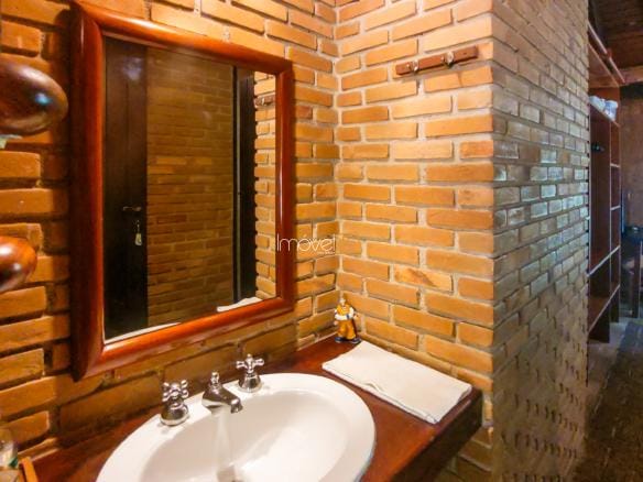 Casa de Condomínio para venda com 6 quartos sendo 4 suites em Praia Vermelha com 242m²