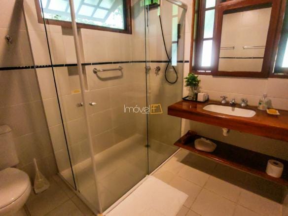 Casa de Condomínio para venda com 6 quartos sendo 4 suites em Praia Vermelha com 242m²