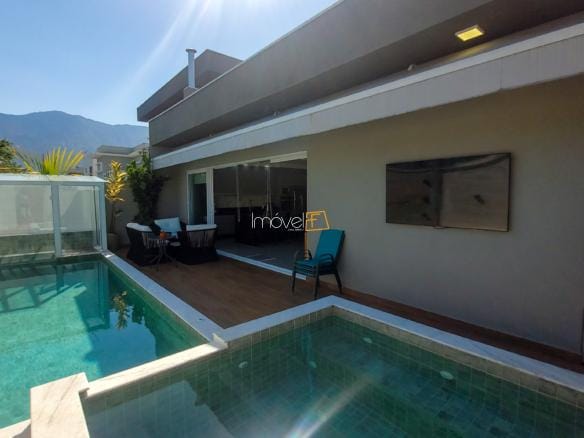 Casa para venda no Condomínio Costa Nova Residence em Massaguaçu com 4 suítes e 200m²