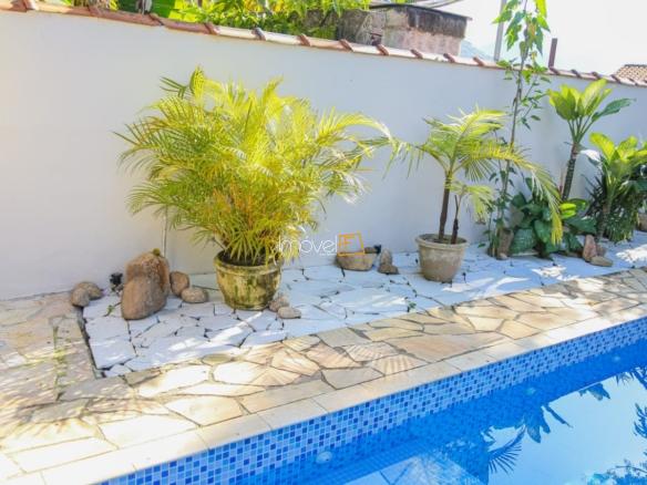 Casa com 4 dormitórios sendo 2 suítes no loteamento Roteiro do Sol – Praia da Cocanha