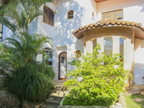 Casa com 4 dormitórios sendo 2 suítes no loteamento Roteiro do Sol – Praia da Cocanha
