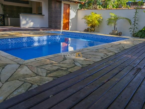 Casa com 4 dormitórios sendo 2 suítes no loteamento Roteiro do Sol – Praia da Cocanha