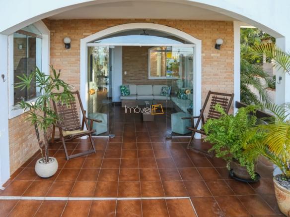 Casa com 4 dormitórios sendo 2 suítes no loteamento Roteiro do Sol – Praia da Cocanha