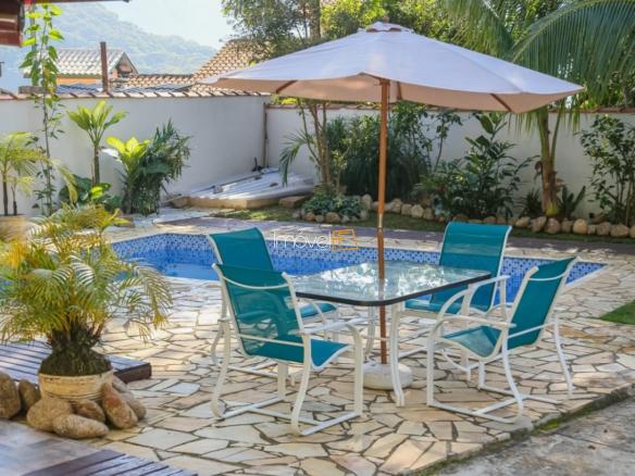 Casa com 4 dormitórios sendo 2 suítes no loteamento Roteiro do Sol – Praia da Cocanha