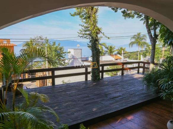 Casa com 4 dormitórios sendo 2 suítes no loteamento Roteiro do Sol – Praia da Cocanha