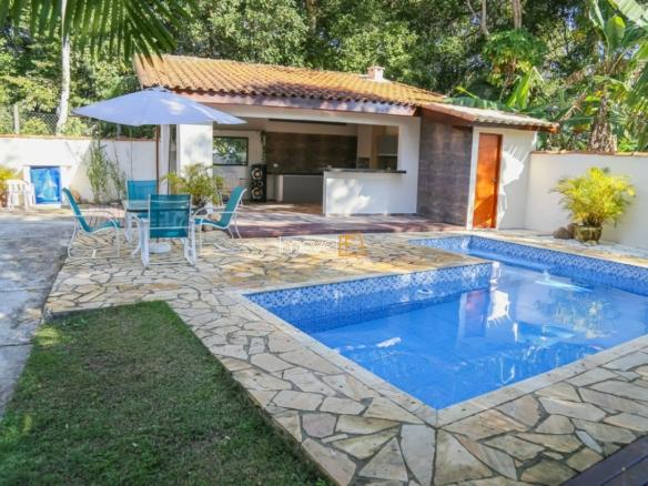 Casa com 4 dormitórios sendo 2 suítes no loteamento Roteiro do Sol – Praia da Cocanha