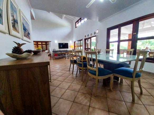 Casa no Condomínio Costa Verde Tabatinga com 5 suites, na Praia de Tabatinga com 400m²