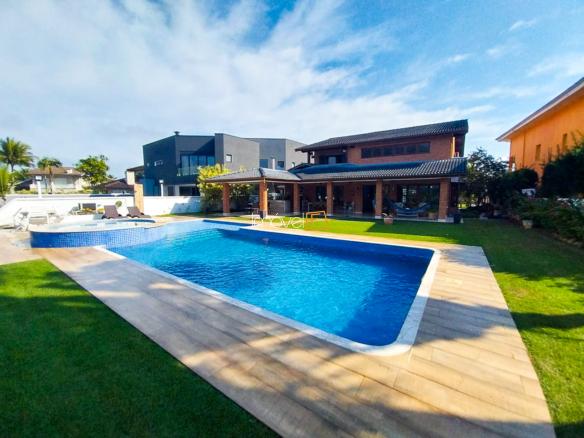 Casa no Condomínio Costa Verde Tabatinga com 5 suites, na Praia de Tabatinga com 400m²