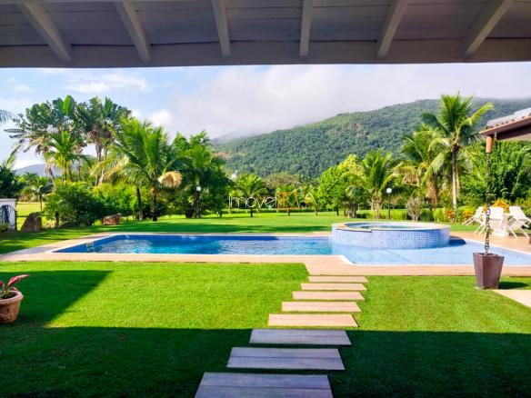 Casa no Condomínio Costa Verde Tabatinga com 5 suites, na Praia de Tabatinga com 400m²