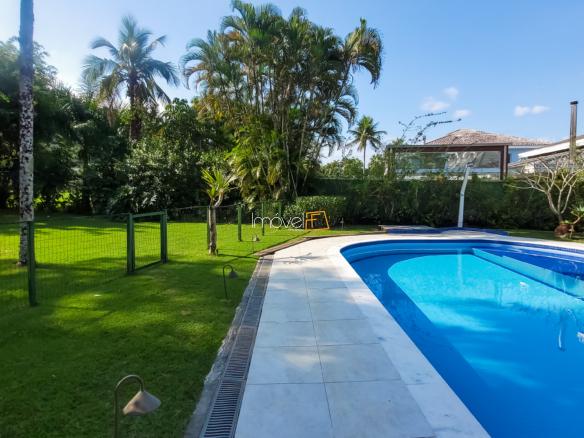 Casa no Condomínio Costa Verde Tabatinga com 6 dormitórios, na Praia de Tabatinga com 388m²