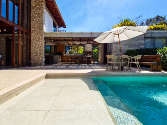 Casa para venda no Condomínio Portofino com 3 suítes na Praia de Mococa com 385m²