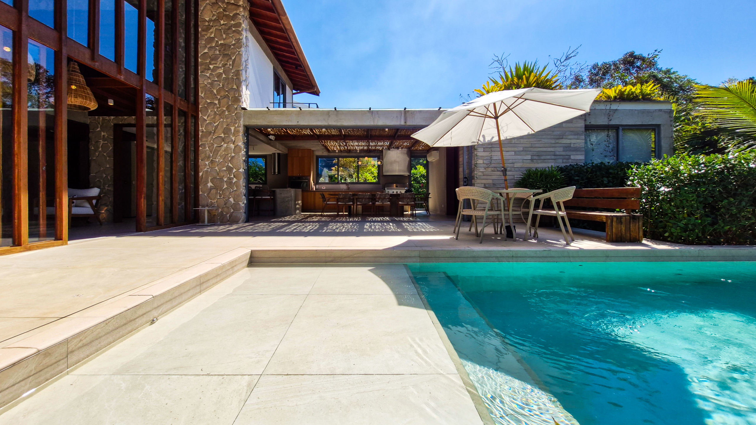 Casa para venda no Condomínio Portofino com 3 suítes na Praia de Mococa com 385m²