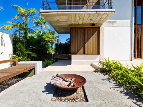 Casa para venda no Condomínio Portofino com 3 suítes na Praia de Mococa com 385m²