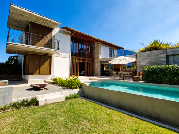 Casa para venda no Condomínio Portofino com 3 suítes na Praia de Mococa com 385m²